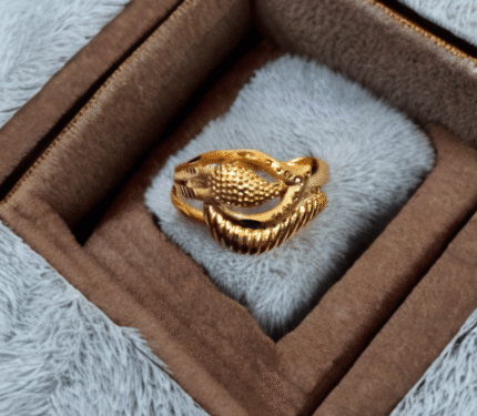 Elegant Leaf Carved Gold-Tone Ring”